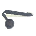 Brelok z kulką stalową w oplocie z linki paracord