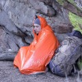 Peleryna termiczna przeciwdeszczowa pomarańczowo srebrna koc ratunkowy NRC