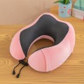 Poduszka podróżna rogal różowa miękka pianka memory foam