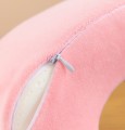 Poduszka podróżna rogal różowa miękka pianka memory foam