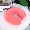 Poduszka podróżna rogal różowa miękka pianka memory foam na szyję